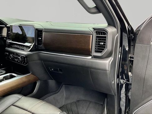 Used 2024 Chevrolet Silverado 1500 High Country w/ High Country Premium Package AWD/4WD image 17