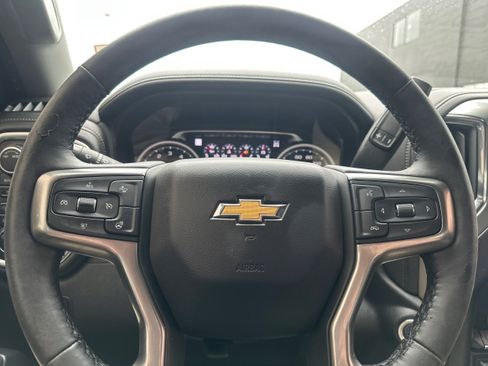 Used 2022 Chevrolet Silverado 1500 LTZ w/ LTZ Premium Package AWD/4WD image 17
