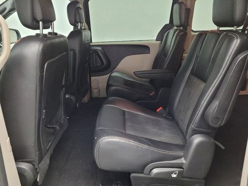 Used 2019 Dodge Grand Caravan SXT FWD image 18