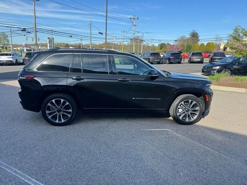 Used 2023 Jeep Grand Cherokee Overland w/ Luxury Tech Group IV AWD/4WD image 15