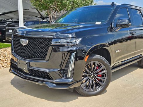 Used 2024 Cadillac Escalade V w/ LPO, ONYX Package AWD/4WD image 6