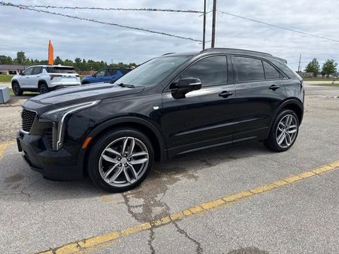 Used 2019 Cadillac XT4 Sport w/ Enhanced Visibility Package FWD image 2
