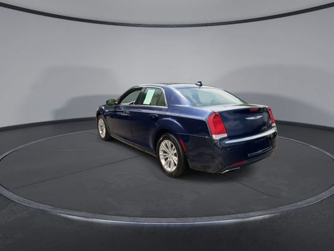 Used 2017 Chrysler 300 Limited w/ Value Package RWD image 6