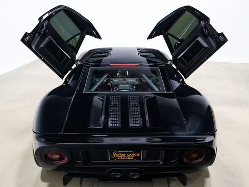 Used 2006 Ford GT RWD image 90