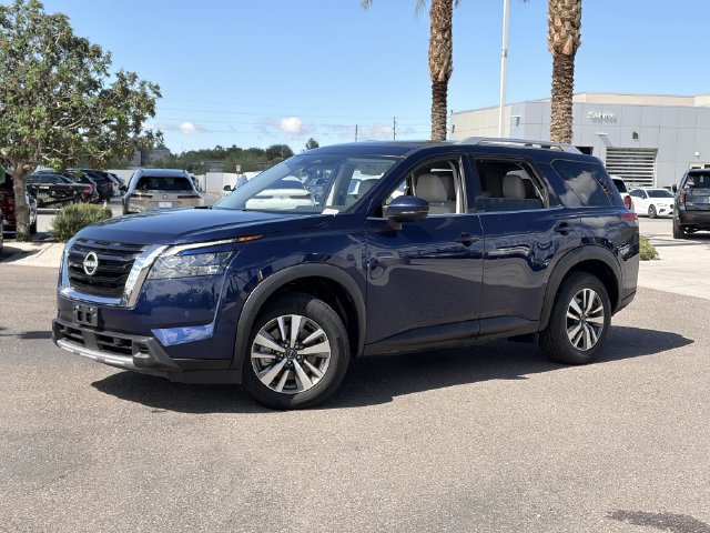 Used 2025 Nissan Pathfinder SL FWD image 2