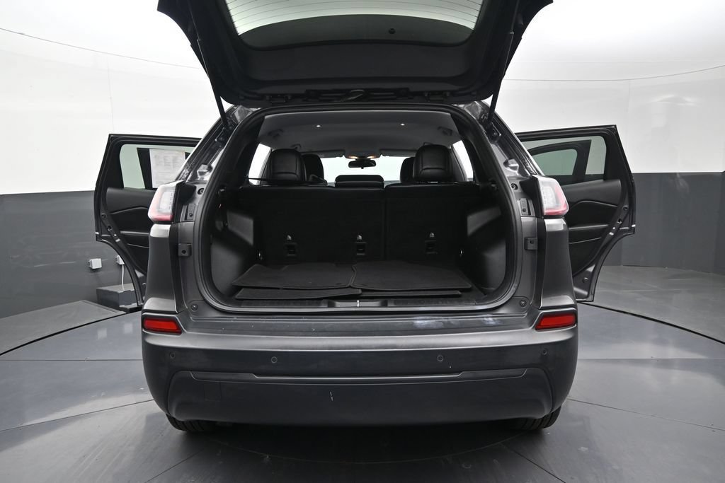 Used 2019 Jeep Cherokee Latitude Plus AWD/4WD image 11