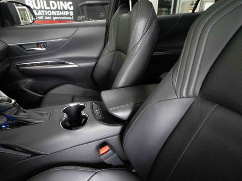 Used 2023 Toyota Venza Limited AWD/4WD image 10