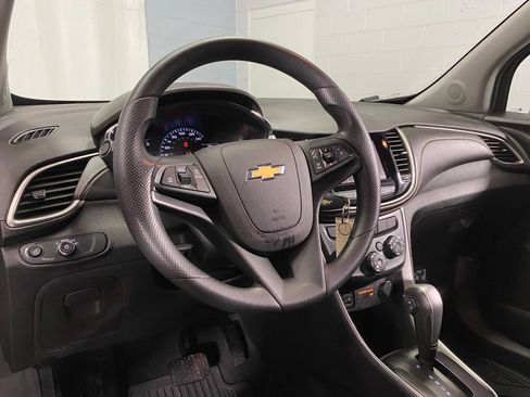 Used 2020 Chevrolet Trax LT FWD image 18