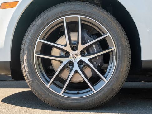 Certified 2026 Porsche Macan AWD/4WD image 12