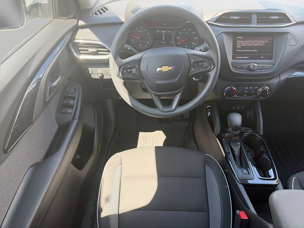 Used 2023 Chevrolet TrailBlazer LT FWD image 10