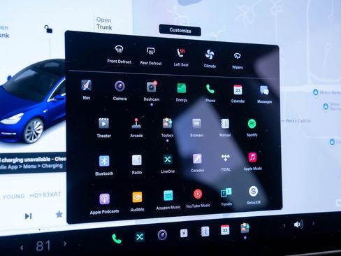 Used 2020 Tesla Model 3 Standard Range Plus image 18