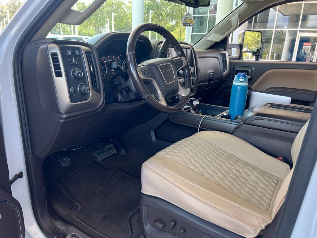 Used 2018 GMC Sierra 2500 Denali w/ Duramax Plus Package AWD/4WD image 5