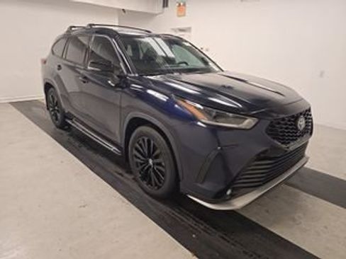 Used 2023 Toyota Highlander XSE FWD image 3