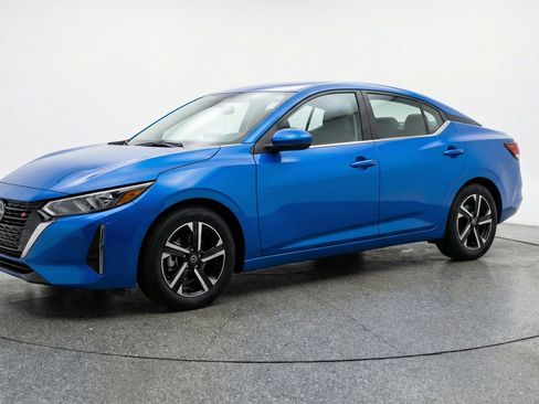 Used 2025 Nissan Sentra SV image 3