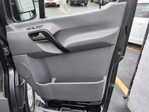 Used 2013 Freightliner Sprinter 2500 RWD image 21