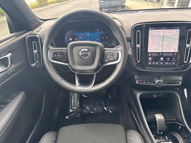 Certified 2025 Volvo XC40 B5 Plus AWD/4WD image 16