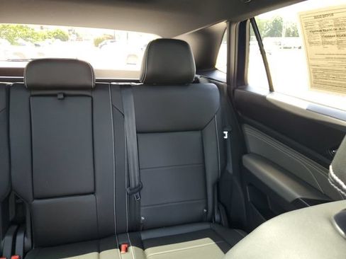 Certified 2023 Volkswagen Atlas Cross Sport SE w/ Panoramic Sunroof Package FWD image 12