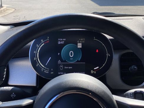 Used 2023 MINI Cooper 2-Door Hardtop image 11