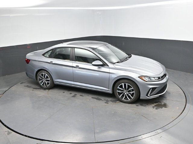 Used 2025 Volkswagen Jetta SE FWD image 35