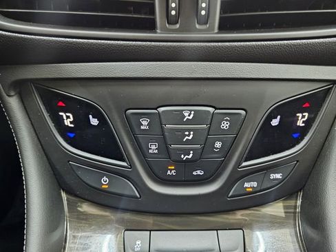 Used 2020 Buick Envision Essence AWD/4WD image 9