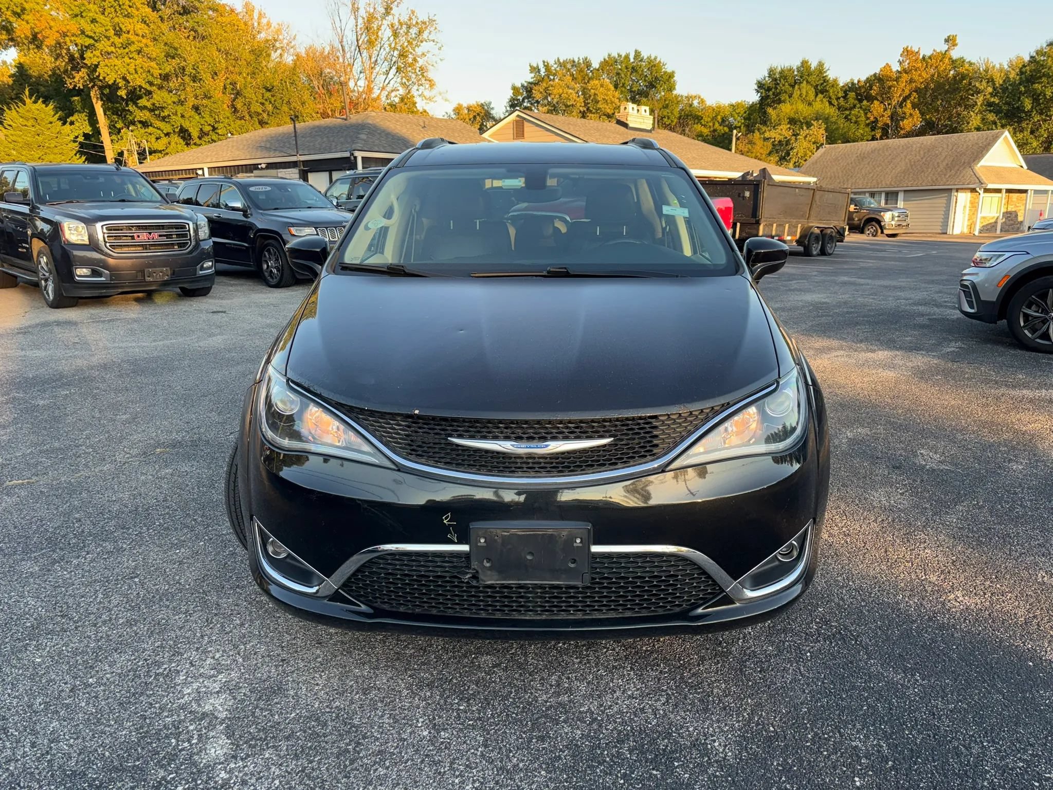 Used 2018 Chrysler Pacifica Touring-L FWD image 5