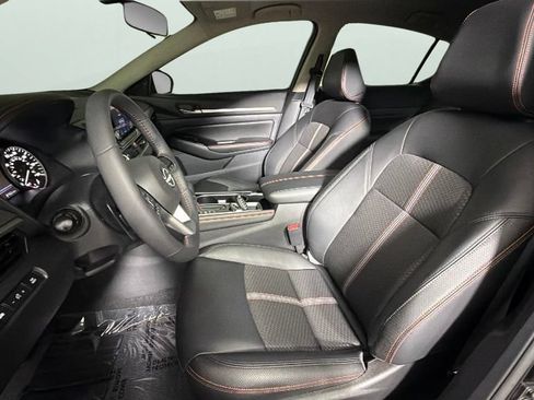 Used 2024 Nissan Altima 2.5 SR FWD image 17