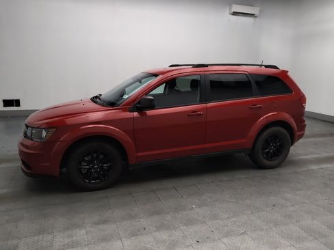 Used 2020 Dodge Journey SE w/ SE Popular Equipment Group FWD image 2