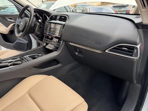 Used 2018 Jaguar F-PACE Premium image 28