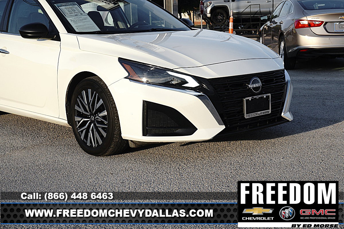 Used 2025 Nissan Altima 2.5 SV FWD image 40