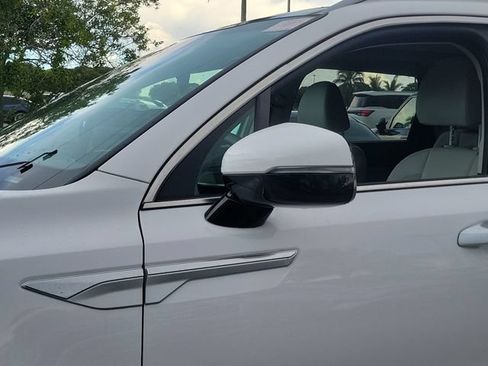 Used 2024 Kia Sorento S w/ Panoramic Sunroof Package FWD image 6
