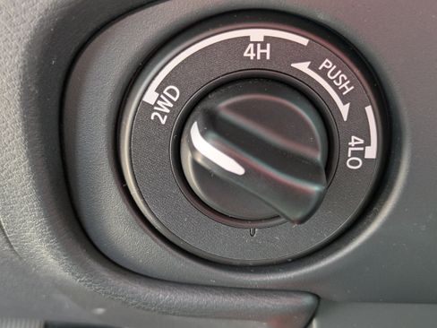 Used 2022 Nissan Frontier PRO-4X w/ Technology Package image 25