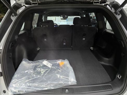 New 2025 Jeep Grand Cherokee Laredo w/ Luxury Tech Group I RWD image 34