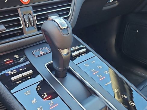 New 2026 Porsche Macan image 25