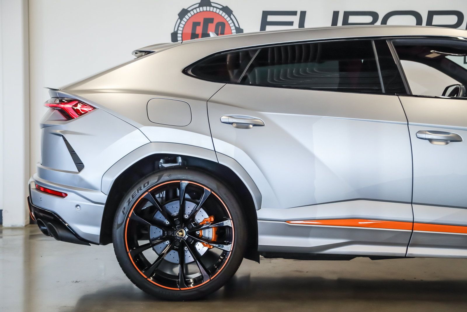 Used 2022 Lamborghini Urus AWD/4WD image 11