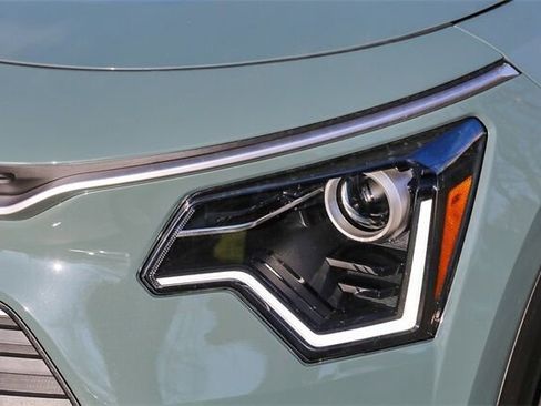 New 2025 Kia Niro EX w/ EX Cold Weather Package image 5