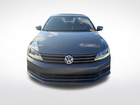 Used 2017 Volkswagen Jetta SE FWD image 2