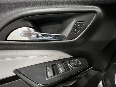 Used 2025 Chevrolet Trax LT FWD image 22