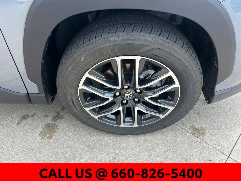 Used 2026 Toyota Corolla Cross XLE FWD image 5