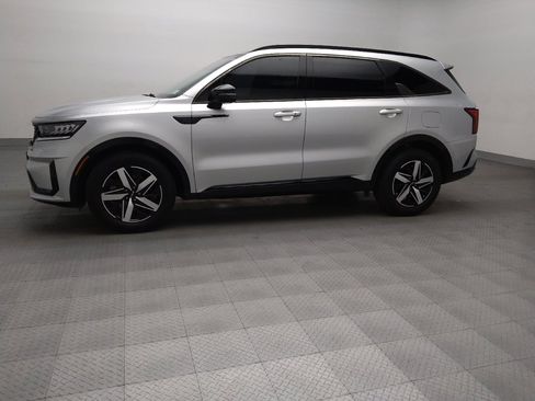 Used 2022 Kia Sorento S w/ Panoramic Sunroof Package image 2