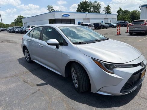 Used 2023 Toyota Corolla LE FWD image 2