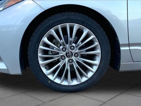Used 2019 Toyota Avalon Limited FWD image 10