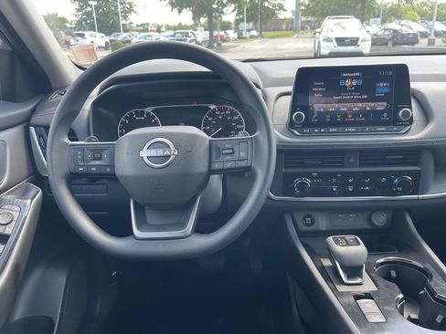 Used 2025 Nissan Rogue S image 11