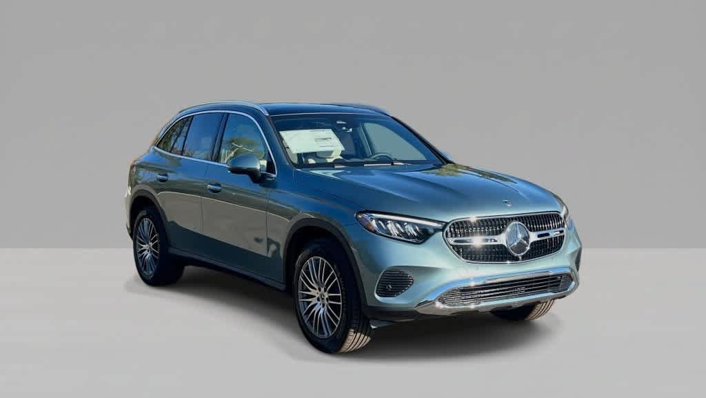 Used 2027 Mercedes-Benz GLC 300 4MATIC image 2