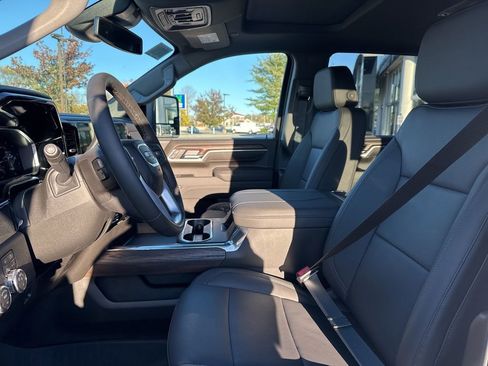 New 2026 GMC Sierra 2500 SLT w/ SLT Premium Package AWD/4WD image 15