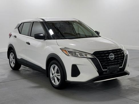 Used 2022 Nissan Kicks S FWD image 2