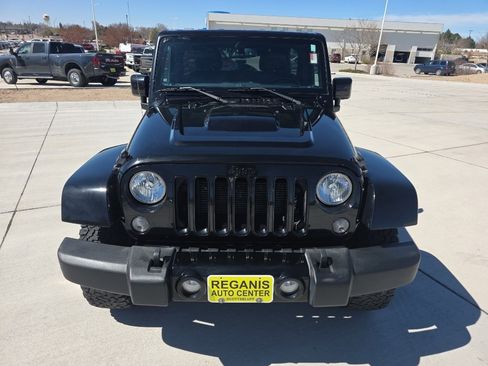 Used 2015 Jeep Wrangler Unlimited Sahara image 2