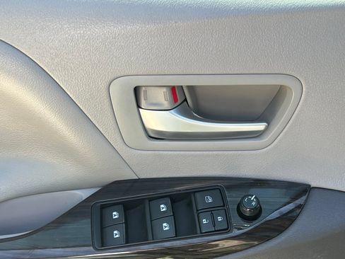 Used 2015 Toyota Sienna XLE w/ XLE Navigation Package FWD image 25