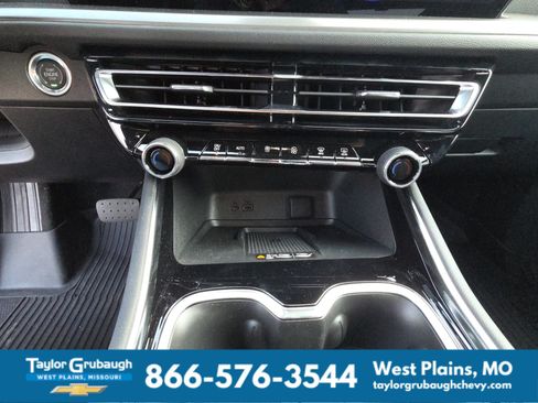 New 2026 Chevrolet Traverse LT w/ Midnight/Sport Edition AWD/4WD image 24