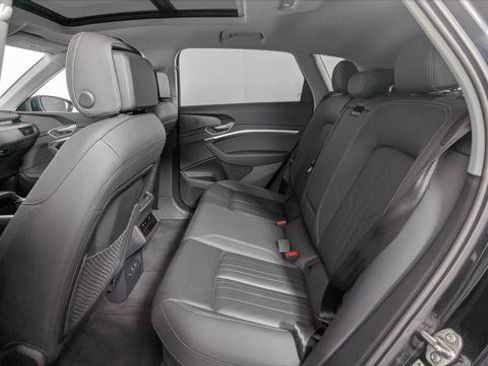 Used 2021 Audi e-tron Premium w/ Towing Package image 18