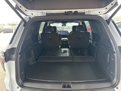 New 2026 Chevrolet Traverse LT w/ Sun and Wheel Package image 14